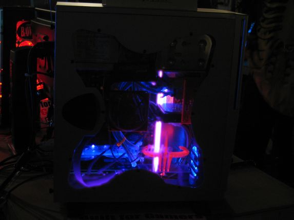 This PC features a Q3A logo carved from a block of UV reflective plastic (qc042012.jpg, 573w x 430h )