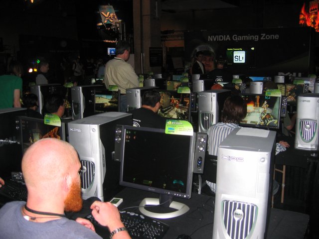 They also had a small LAN setup for gaming. (qc052009.jpg, 640w x 480h )
