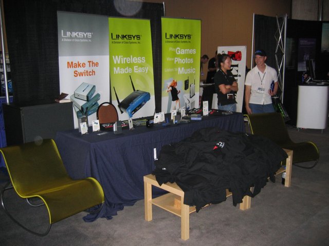 The Linksys booth.  Ask a question, get a T-shirt! (qc052023.jpg, 640w x 480h )