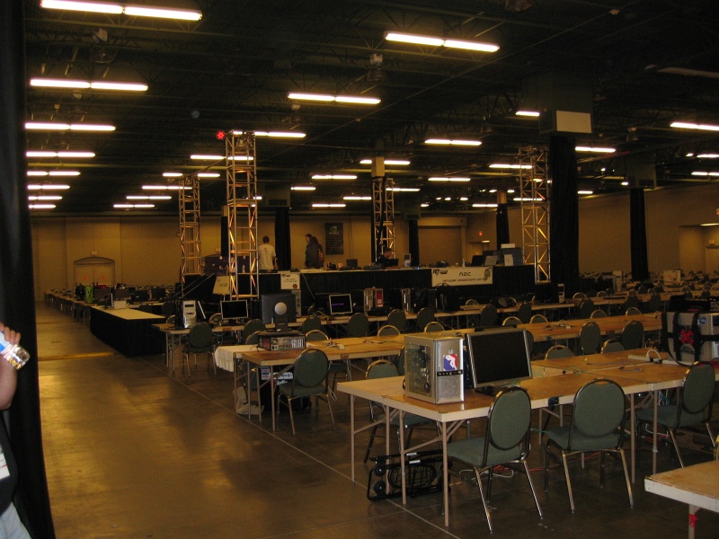 We are sitting at the back of the BYOC behind the main NOC and Pykomantis' PC. (qc070051.jpg, 800w x 600h )
