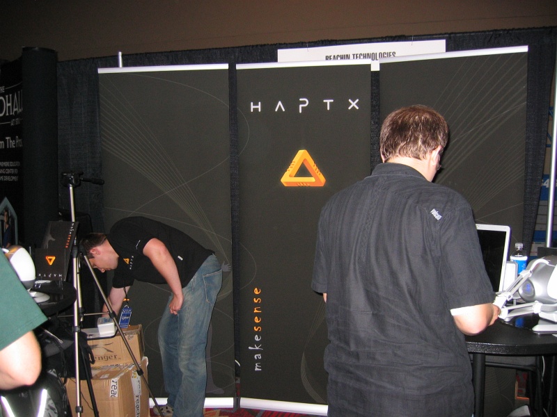Not sure what these guys do but they had a booth at Quakecon to demonstrate it.  :-/ (qc071021.jpg, 800w x 600h )
