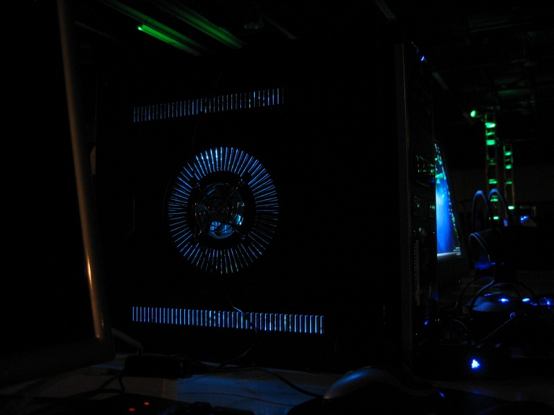 Nice effect on the PC created by the internal lighting and the vents. (qc072015.jpg, 800w x 600h )