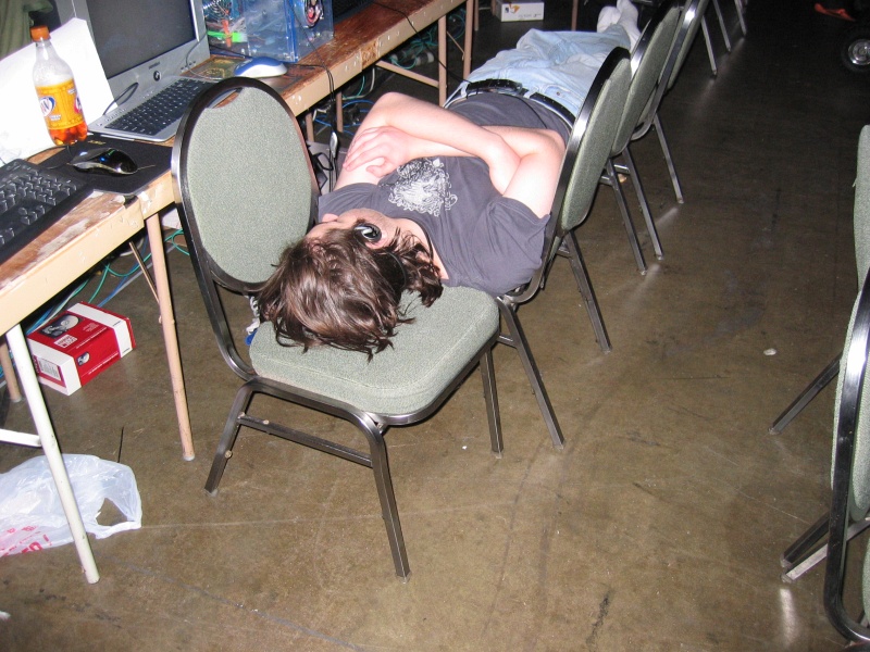 Another gamer crashed in the BYOC … and it's only Friday! (qc072034.jpg, 800w x 600h )