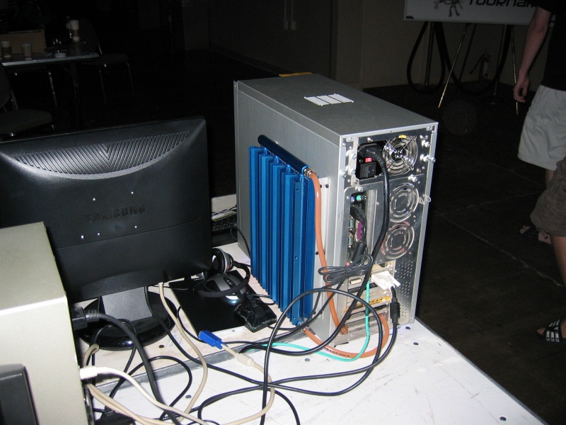 External cooling unit mounted on the side of this case. (qc072065.jpg, 800w x 600h )