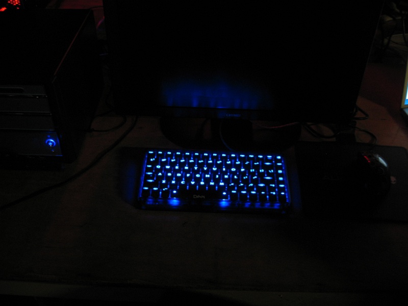 Glowing blue backlit keyboard. (qc073005.jpg, 800w x 600h )