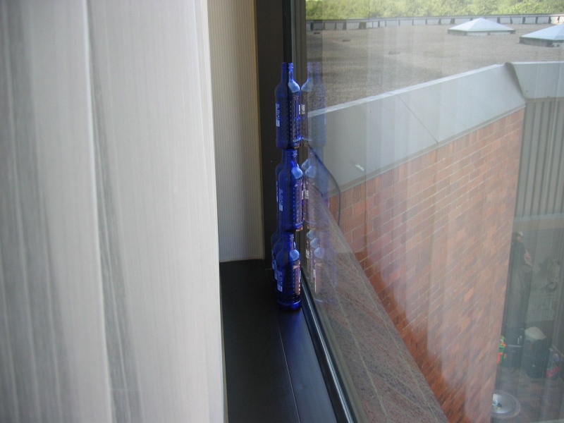 We left a small gift for the hotel staff in the corner of window. (qc074001.jpg, 800w x 600h )
