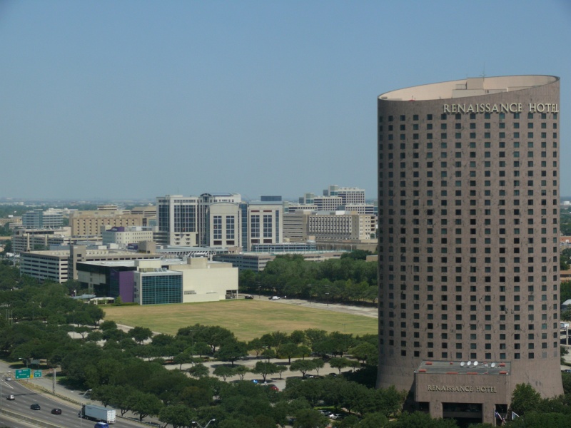 More views from the 25th floor, Parkland Hospital, Southwest Medical Center, and the Renaissance Hotel (qc082001.jpg, 800w x 600h )