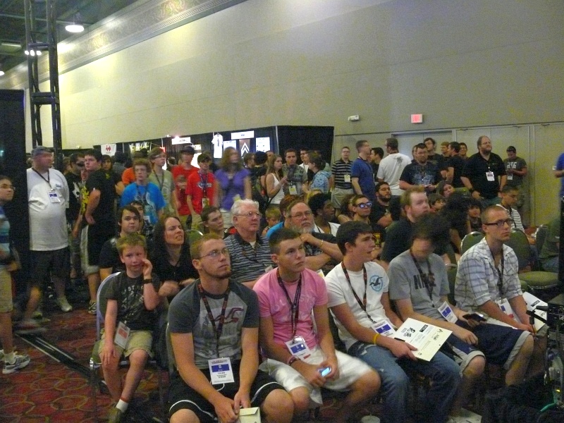 As the tournaments moved into their final stages, a large crowd gathered to watch Rapha vs. Stermy. (qc100041.jpg, 800w x 600h )